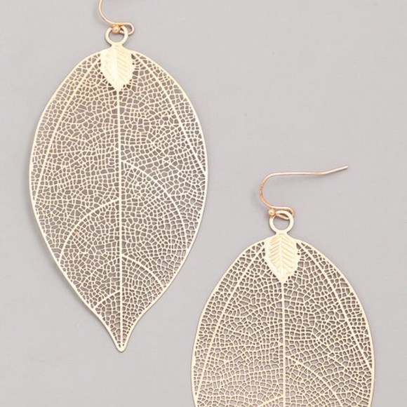 ❗️Last One❗️NWT Gold Leaf Earrings - Picture 3 of 3